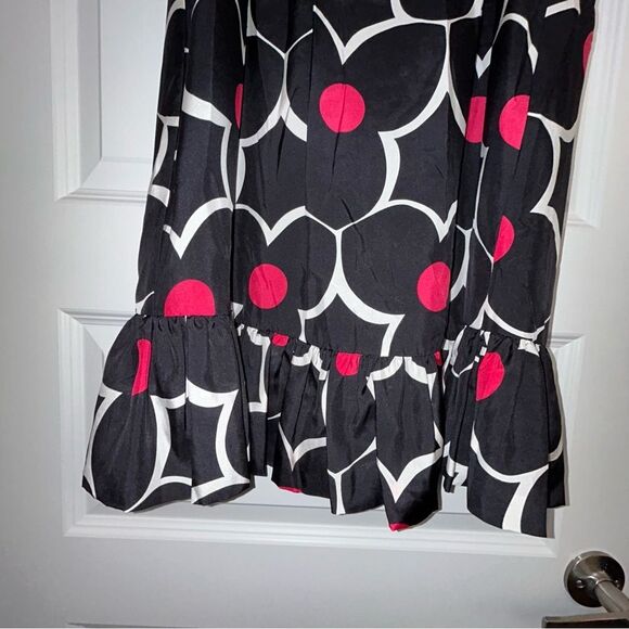 Becky & Max Bold Daisy Floral Print Ruffle Sleeveless Silk Dress - Picture 4 of 9